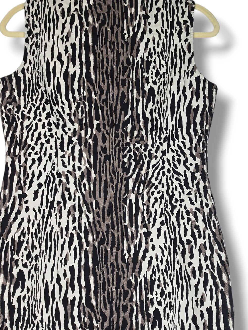 St. John Animal Print Sheath Dress Quiet Luxury Mixed Safari Sleeveless Size 8 - Picture 14 of 16